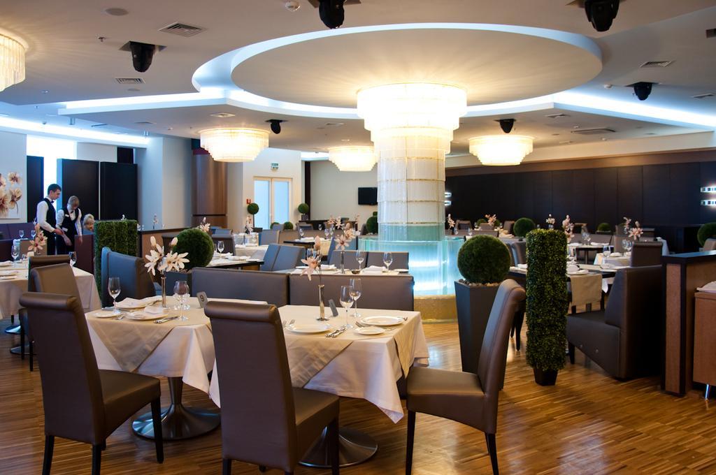 Victoria Hotel Center Donetsk Restaurant photo